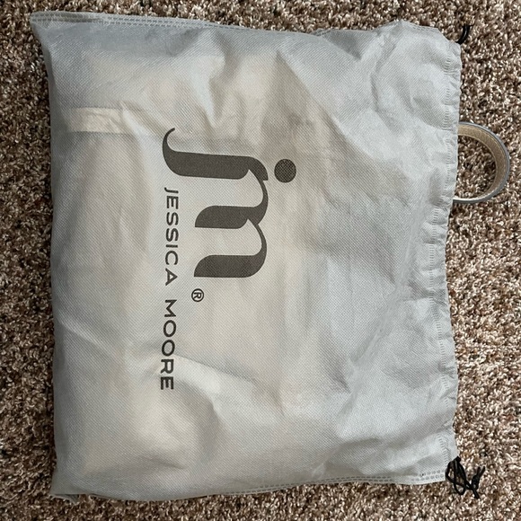 Cream leather crossbody purse in excellent condition - Picture 1 of 2